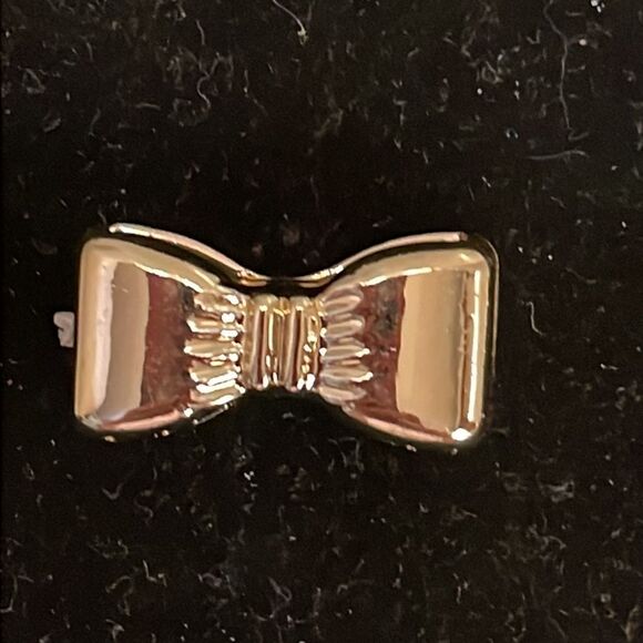 5/8” gold tone bow tie charm/pendant with double sided jump hoop - Picture 3 of 10